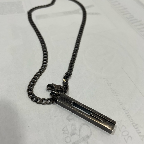 Authentic GUCCI sterling G necklace with box, duster and certificate - Picture 2 of 8